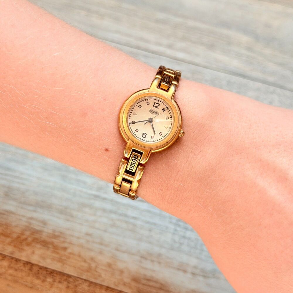 GUESS Gold Tone Women’s Watch Logo Link Bracelet Petite Y2K Quartz Vintage